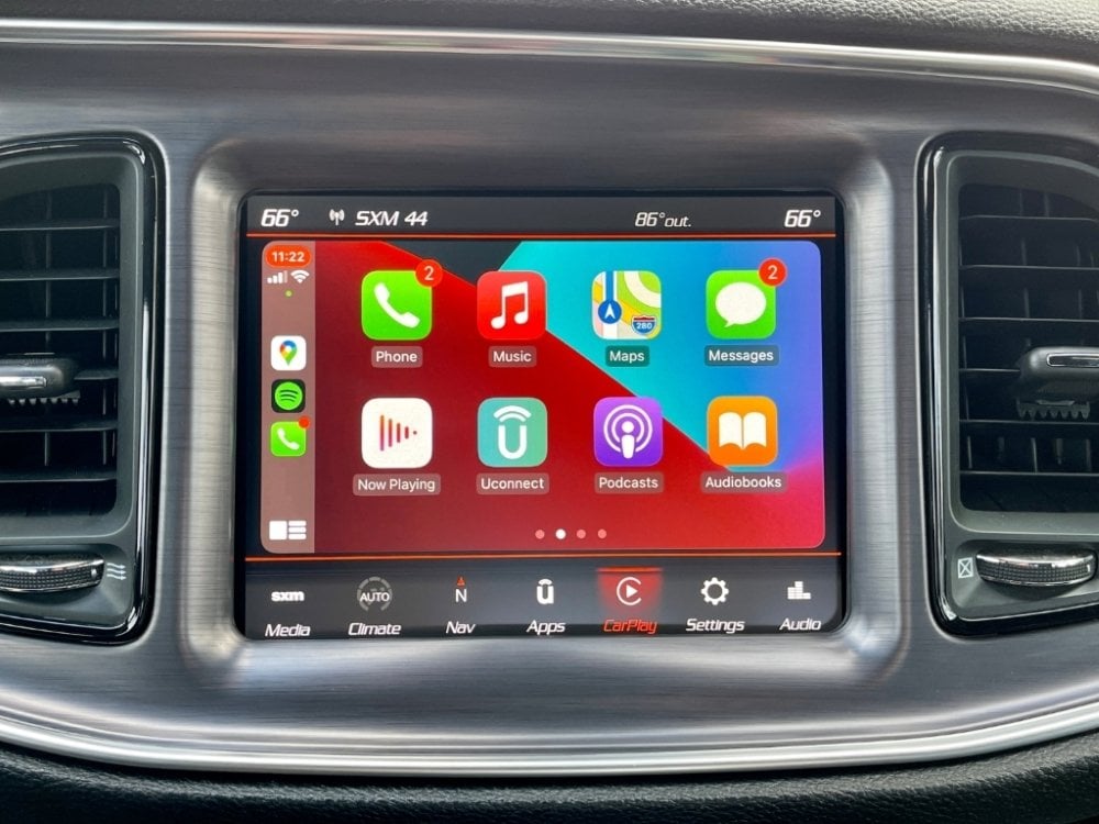 UAQ navigation radio Apple CarPlay Android Auto display