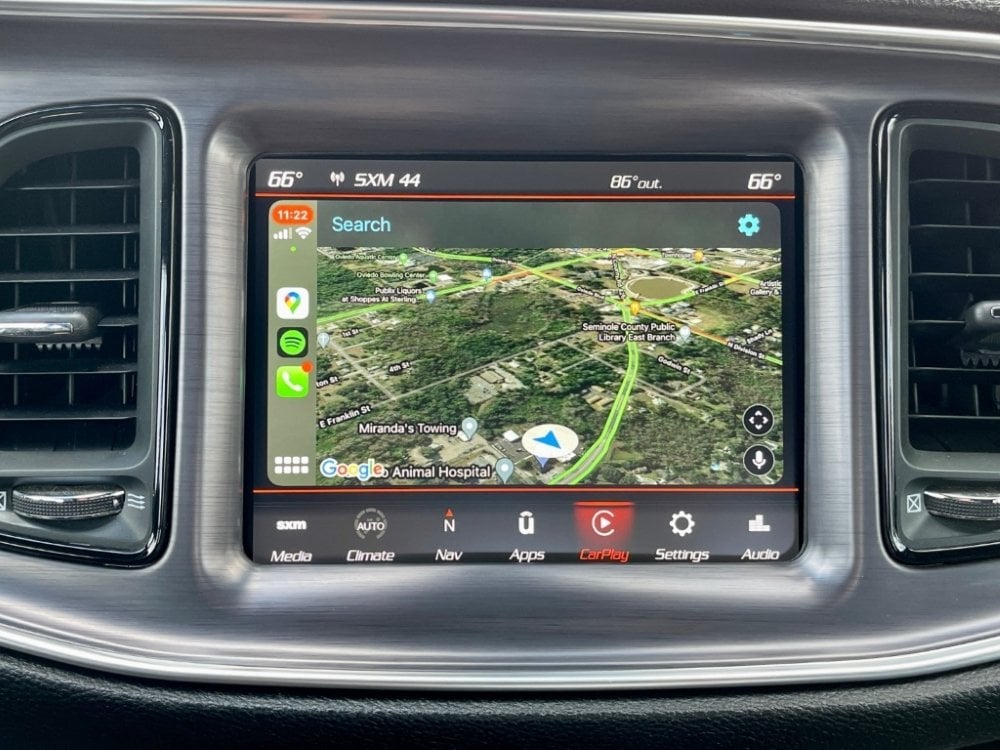 UAQ navigation radio Apple CarPlay Android Auto display