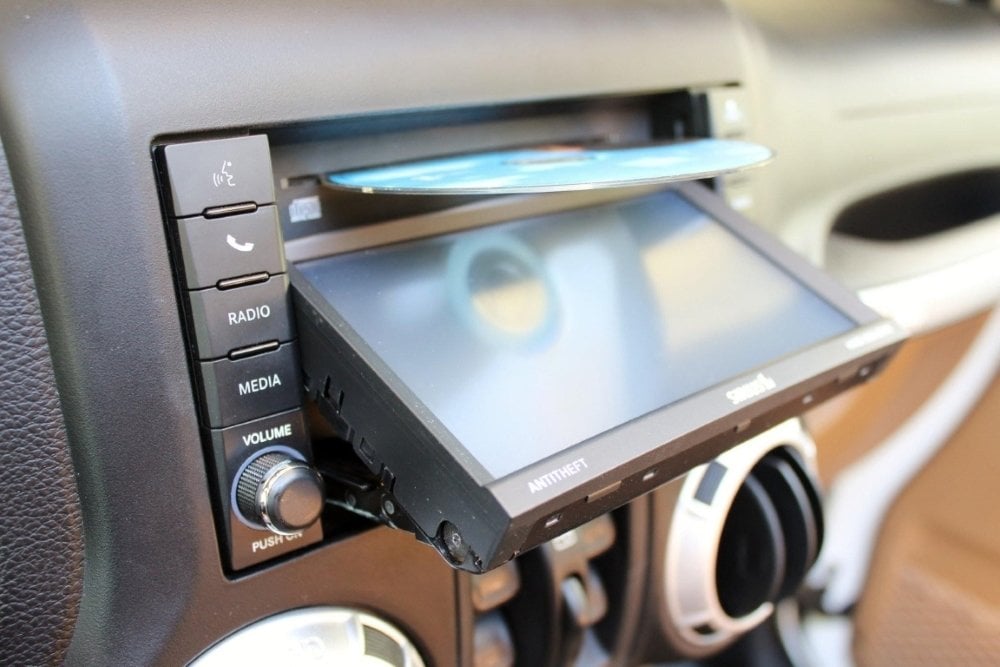 2011-2018 Jeep Wrangler JK Uconnect 2™ RHB 430N MyGIG 6.5" Display with Garmin™ GPS Navigation