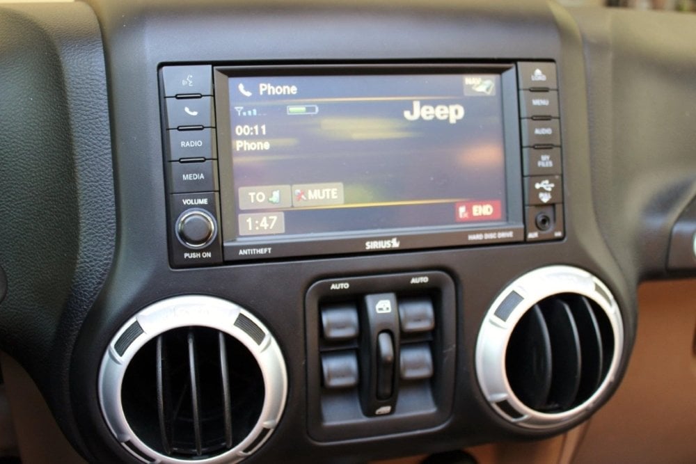2011-2018 Jeep Wrangler JK Uconnect 2™ RHB 430N MyGIG 6.5" Display with Garmin™ GPS Navigation