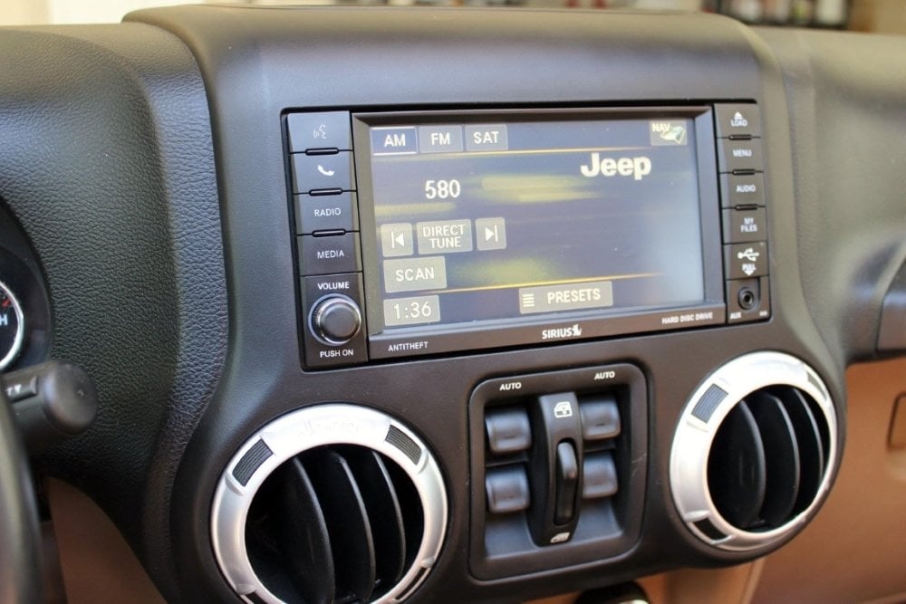 2011-2018 Jeep Wrangler JK Uconnect 2™ RHB 430N MyGIG 6.5" Display with Garmin™ GPS Navigation