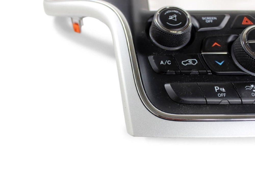2014-2017 Jeep Grand Cherokee WK Uconnect 3™ RA4 8.4AN 8.4" Display with GPS Navigation