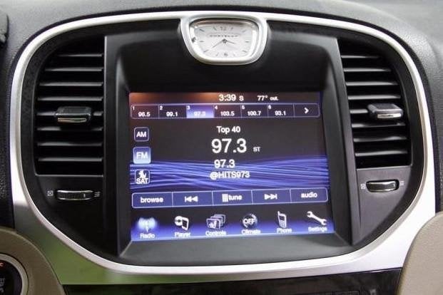 2011-2014 Chrysler 300 Uconnect 3™ RB5 8.4N 8.4" Display with Garmin™ GPS Navigation