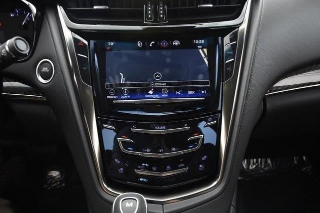 Head unit retrofit package with plug and play wiring