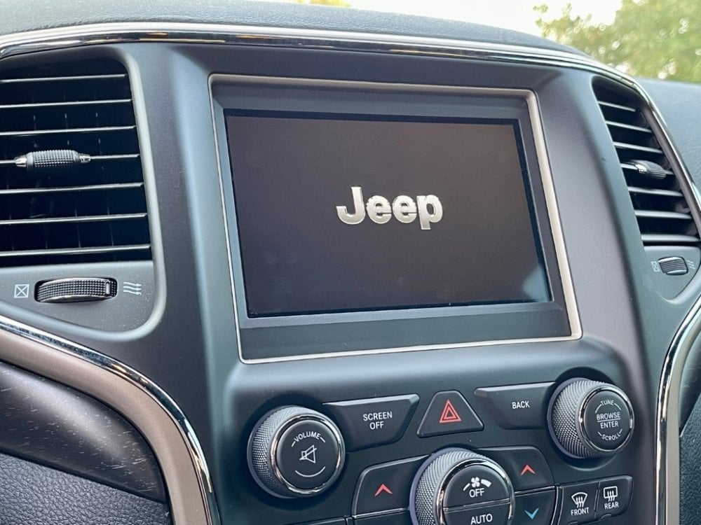 2014-2017 Jeep Grand Cherokee WK UConnect 4™ UAG 7" Display with Apple CarPlay™ I Android Auto™