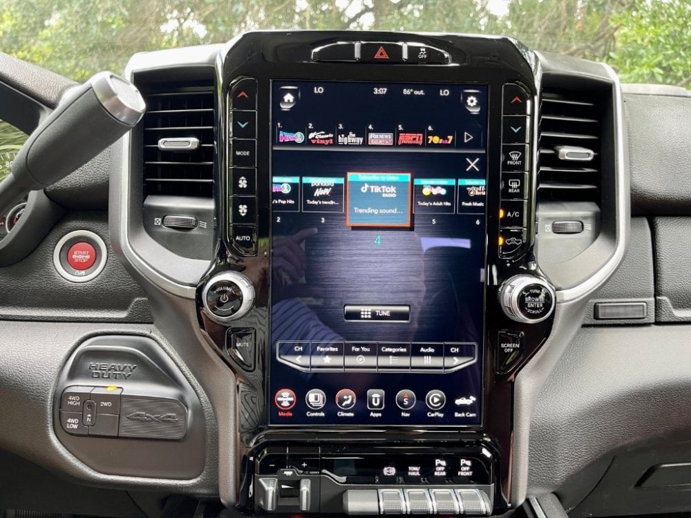 2019-2022 Ram 2500HD 3500HD Uconnect 4™ UAX 4C NAV 12" Display with Apple CarPlay™ I Android Auto™