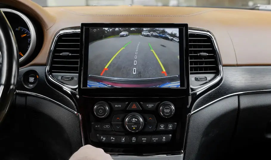 Jeep-Grand-Cherokee-10.1-inch-Touchscreen-Uconnect-5-UBN-TomTom-GPS-Navigation-Wireless-Apple-CarPlay-Anroid-Auto backup camera