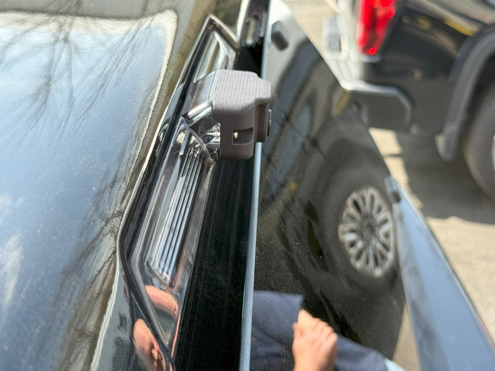 Factory digital mirror camera relocation kit for 2021-25 RAM HD, LEER Topper-Camera built in